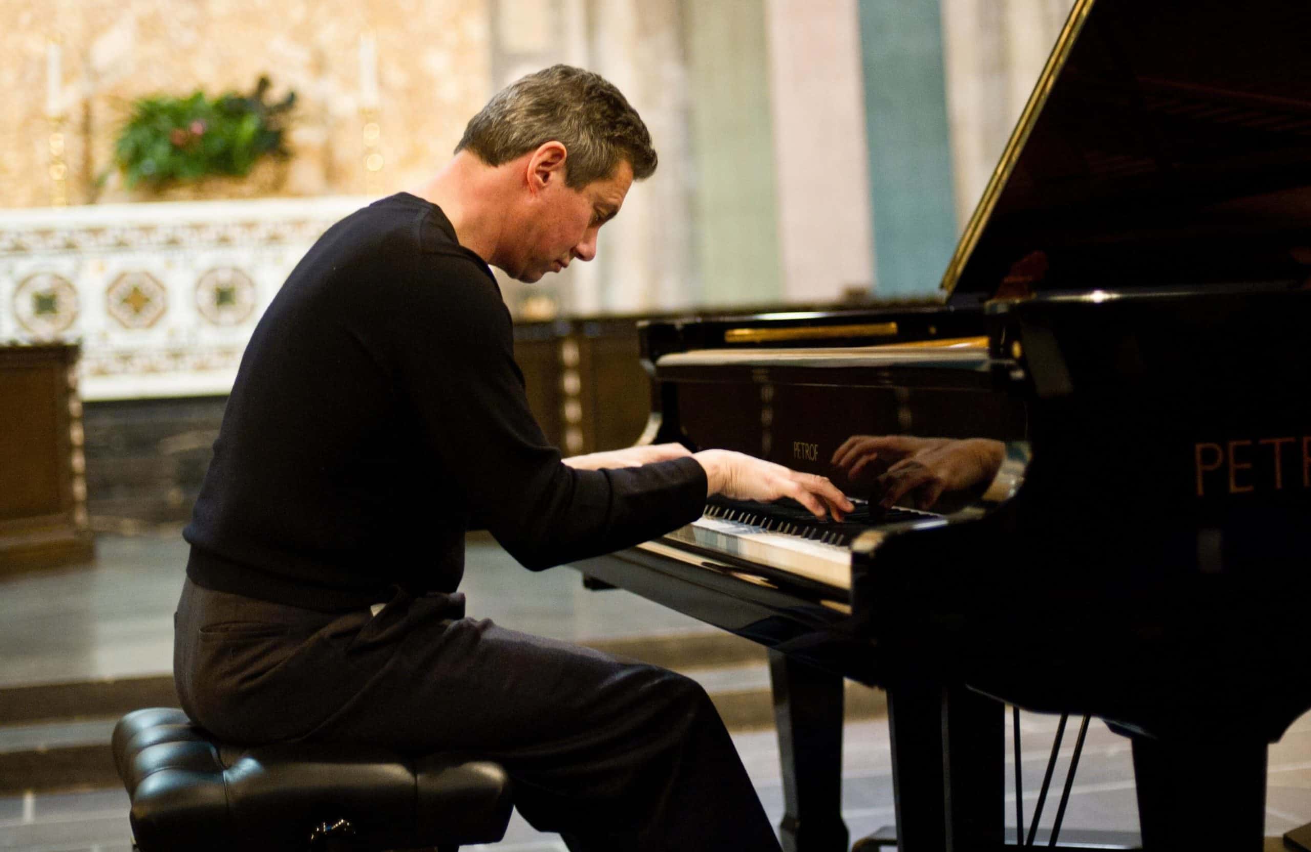 Mark Valenti pianist